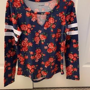 Long sleeve top with roses!